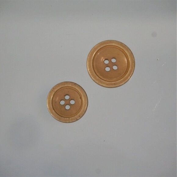 Dolce And Gabbana Replacement Buttons 4 Hole Beige 2 Buttons - Picture 3 of 6